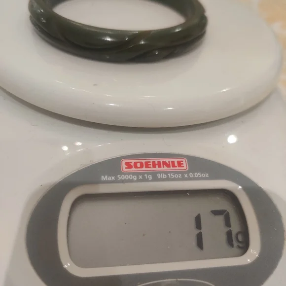 Vintage Green Spinach Carved Bakelite Bracelet - Picture 8 of 8